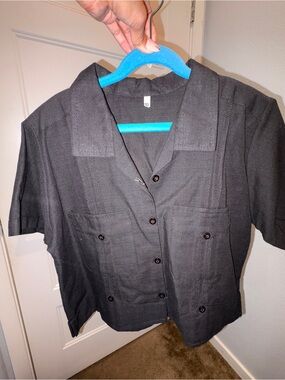 Black Short-Sleeve Guayabera Cropped